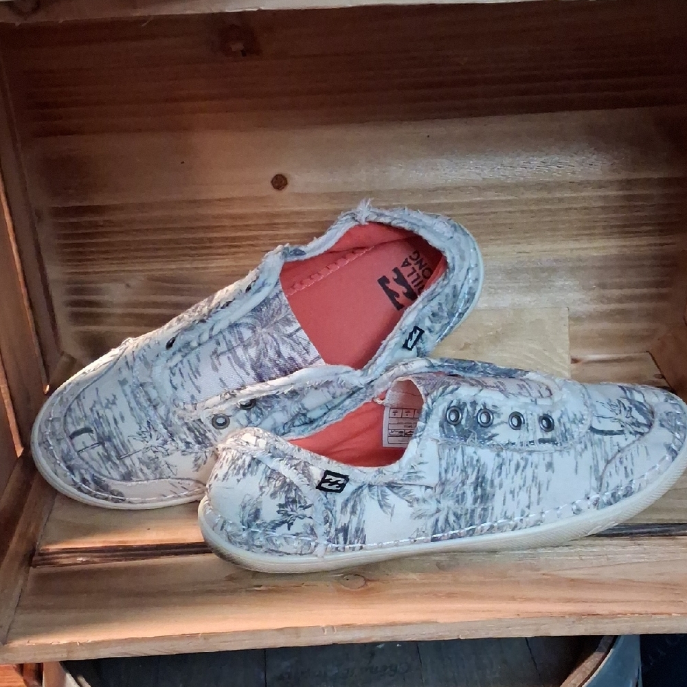 Billabong Men's Light Gray Canvas Slip-Ons with Coral Lining
